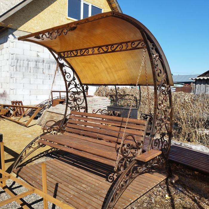 Качеля кованая с полом