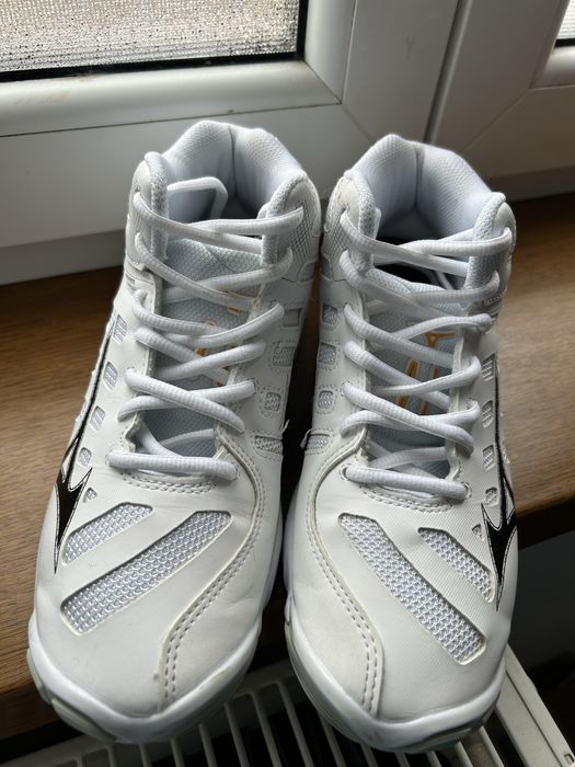 Mizuno Wave Voltage 2 Mid