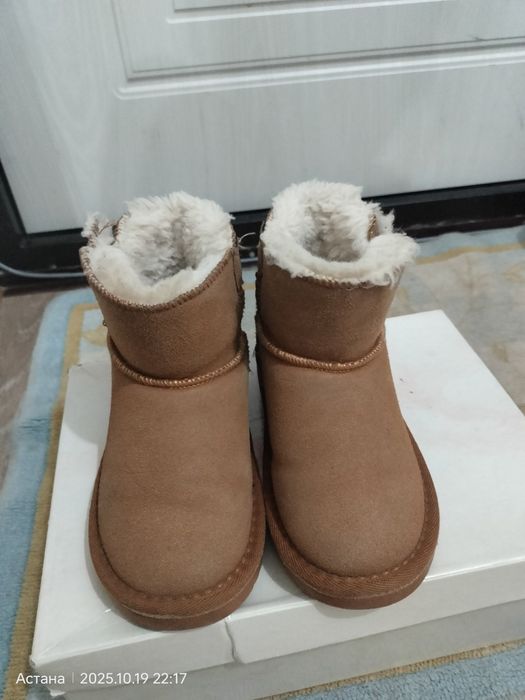 Продам угги детские