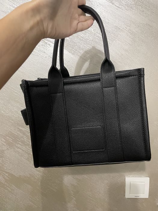 Дамска черна чанта