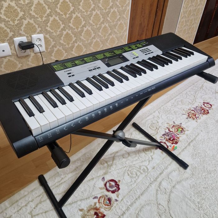 Casio LK - 135 синезатор пианино .