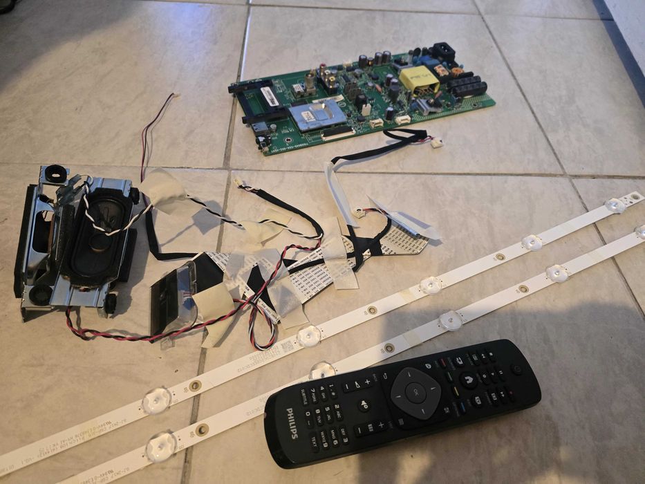 Placa de baza televizor Philips 2PHT4112/12 -  715G9040-COA-002-004Y