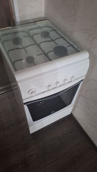 Продам газовую плиту