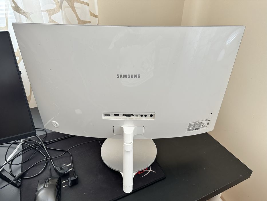 Монитор Samsung