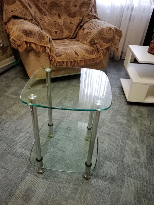 Тумбочка стеклянная