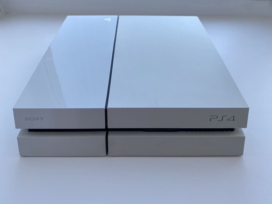 Playstation 4 white
