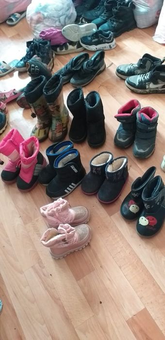 Отдам детскую обувь, вещи пакетами за