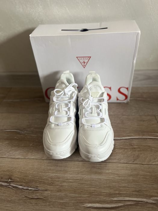 Дамски маратонки Guess - Размер 39