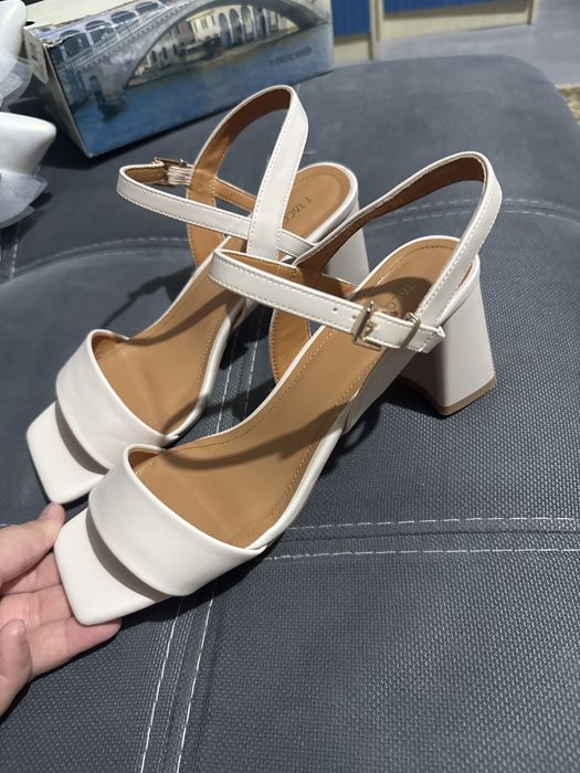 Туфли с стразами