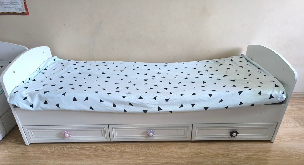 2 бр.Детски легла + 2 бр. шкафове + гардероб