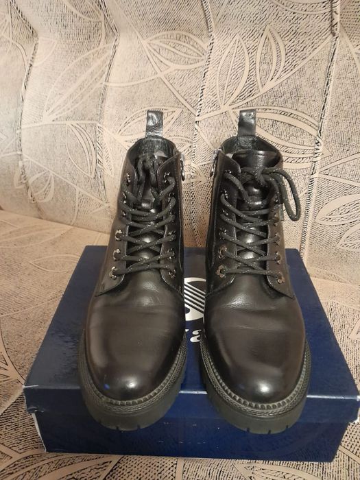 Женские зимние ботинки