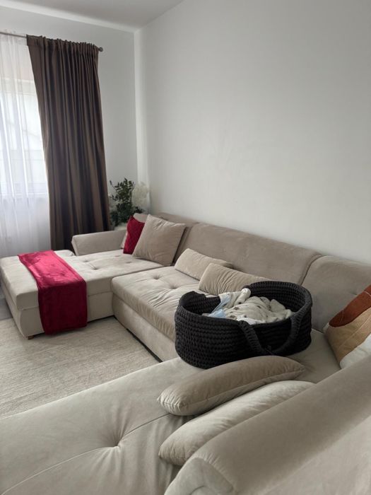 Vand canapea folosita 3 luni e ca noua. negociabil!