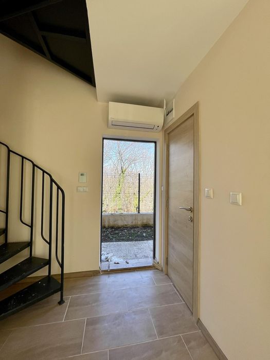 Двуетажна къща, под наем, м-т Ален мак