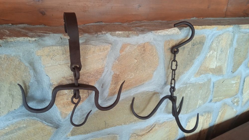 Ченгел,куки за месо.. Саджак.Аптечка-2 броя.