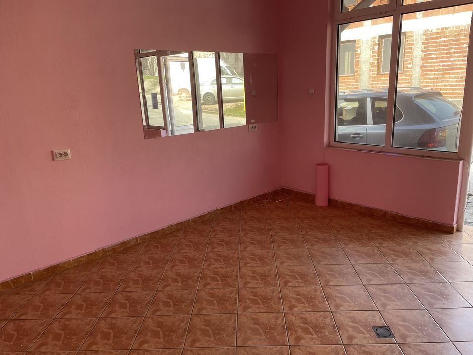 Дава се под наем Магазин в Асеновград - 27 кв.м за 149.43 € - Снимка #2