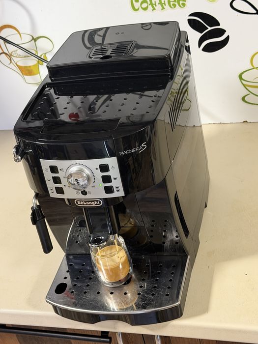 Кафемашина кафе автомат delonghi magnifica S с гаранция