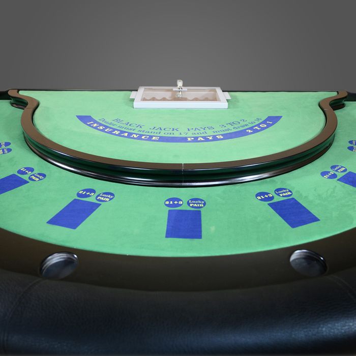 Lichidare stoc mese Blackjack Casino | vand casino la gata
