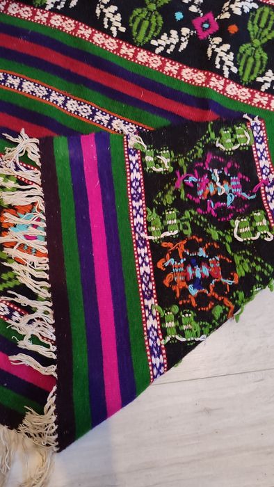 Covor tradițional tesut