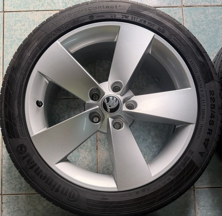 Roti/ jante aliaj R17 originale Skoda Octavia 2 3 4 225/45/17 vara
