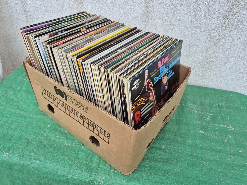 Lot Discuri Vinil colectie 150 LP cu muzica usoara straină mixta