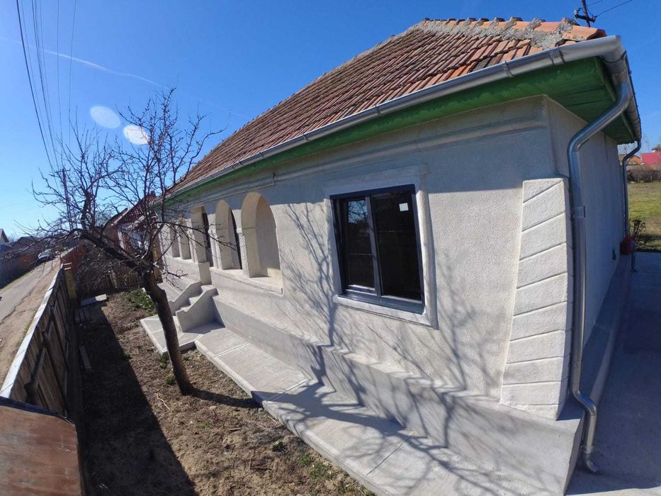 Casa la pret de apartament 4 camere, teren 1770 mp, renovată