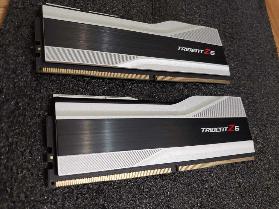 32GB DDR5 6400MT/s CL32 - G.Skill TridentZ 5 (XMP)