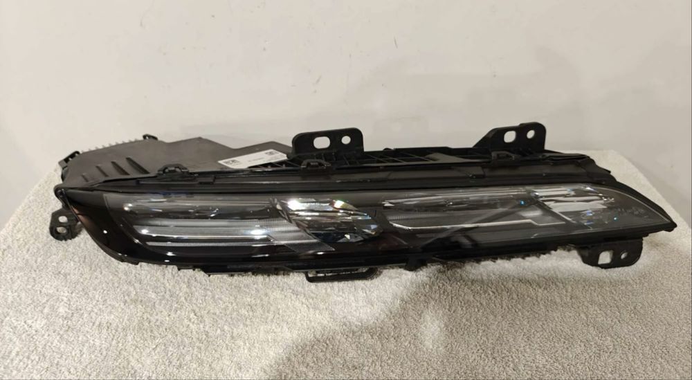 Десен Горен Фар BMW G70 i7 Crystal Swarovski Кристал Сваровски Led Crystal Swarovski BMW Seria 7 G70  EU