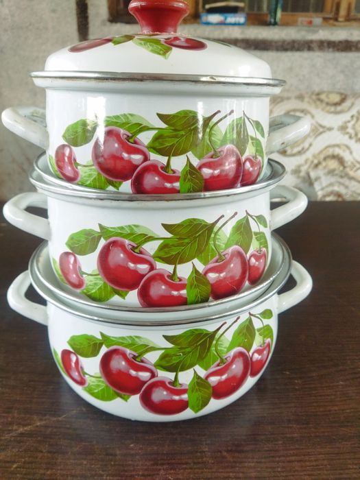 Белые кастрюли б/у