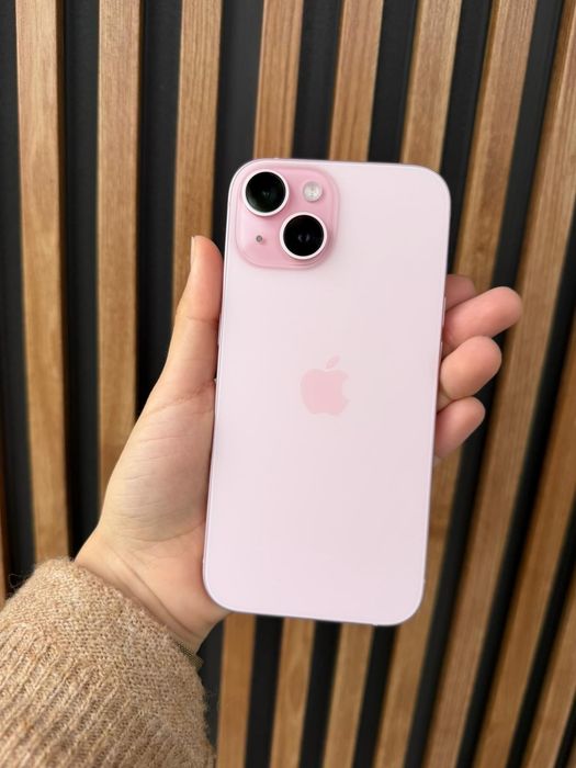 iPhone 15 impecabil în garanție