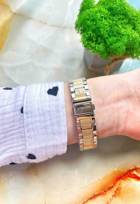 Ceas damă Model 7- Nou în cutie - Cadoul Perfect