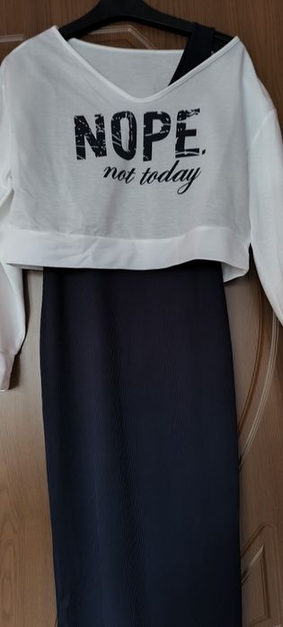 Рокля с горнище с ръкав