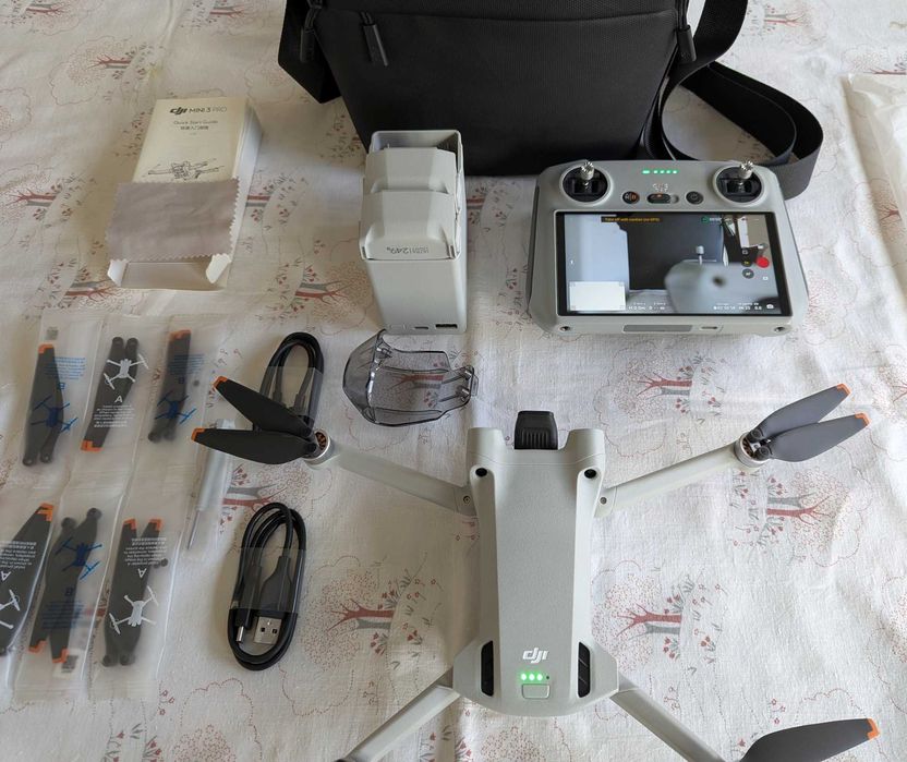 Drona DJI Mini 3 Pro (DJI Smart RC Version) doar 5 ore de functionare!