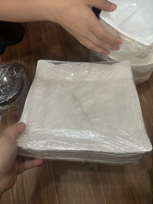 Белая посуда фарфоровая