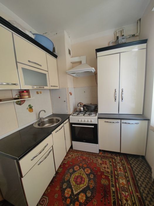 Урганч шахри Олимпия махалласиди 1-каватда 1-хонали квартира Ижарага