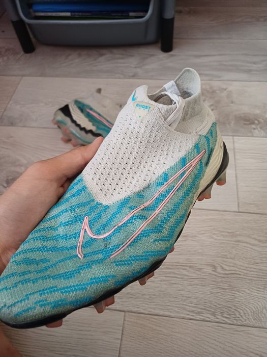 Прлодам футбольные бутсы