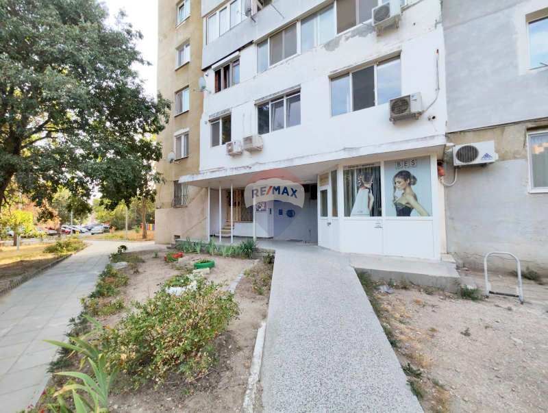 Продава се Двустаен апартамент в Варна, Левски - 77 кв.м за 1057 €/кв.м - Снимка #10