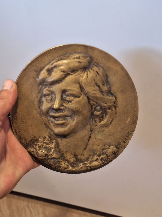 П-са Даяна от F.GYSEN