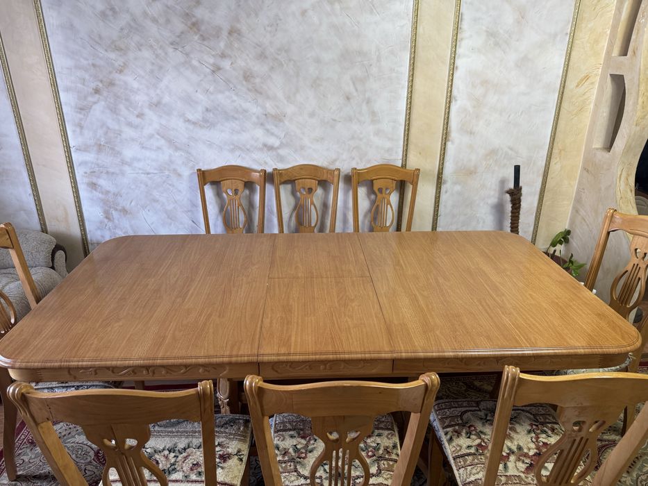 Стол из натурального дерева