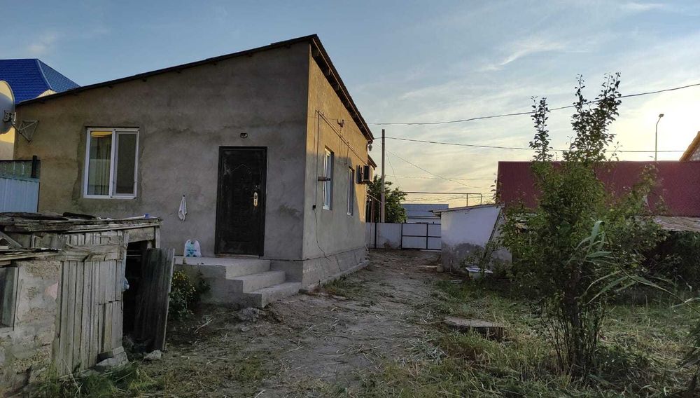 Дом с земельным участком в городе Атырау.