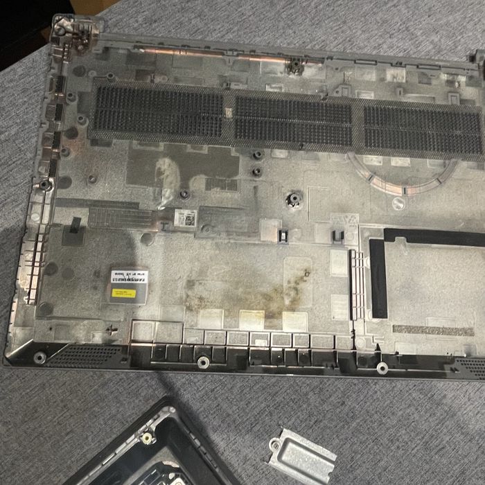 Curățare PC și laptop. Schimbare pastă termoconductoare.