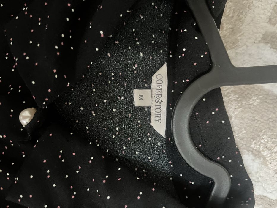 Платье в горошек черное по фигуре