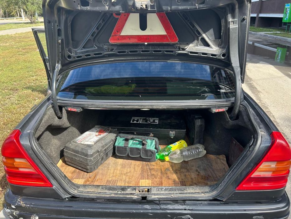 Автомобиль Мерседес  С-180