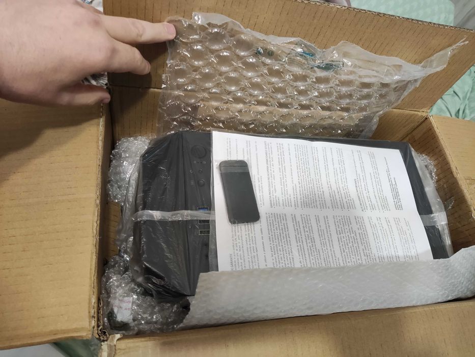 ASUS RTX4060Ti i5-14600KF 32GB 1TBSSD Garantie2026-2027