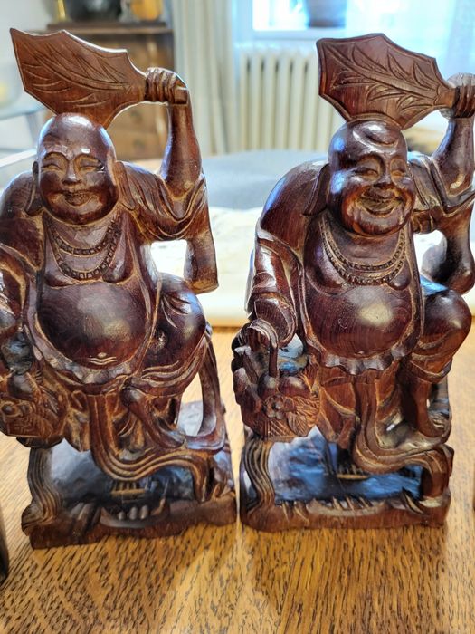 Ръчноизработени фигури от махагон