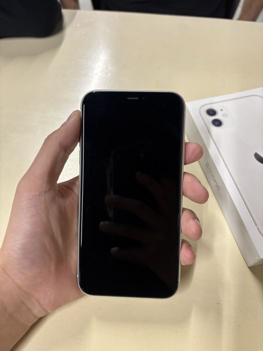 продам iPhone 11