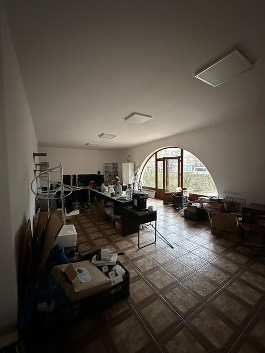 Spațiu comercial de vânzare