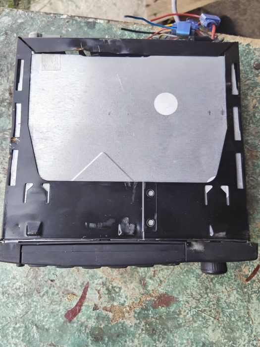 Vând casetofon de mașină plus alte elemente