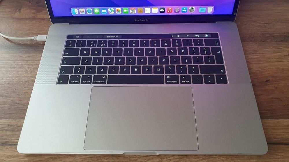 MacBook A1707 (EMC 3072)