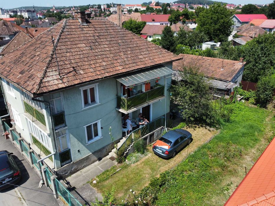 Casa supraetajata pentru doua familii Reghin