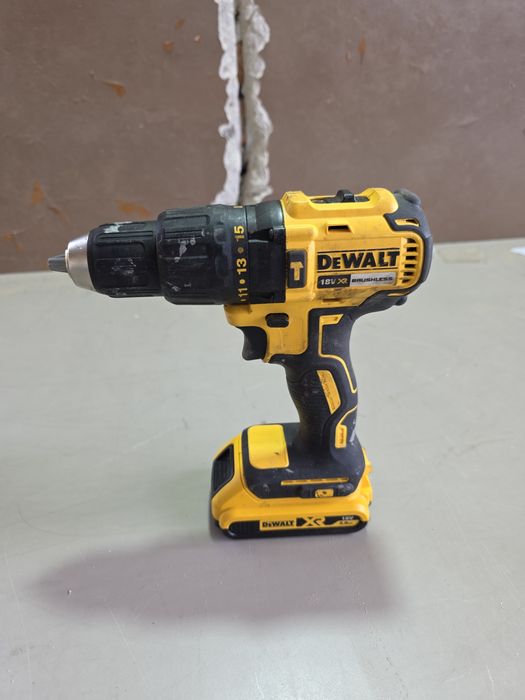 Dewalt DCD778 с батерия и зарядно
